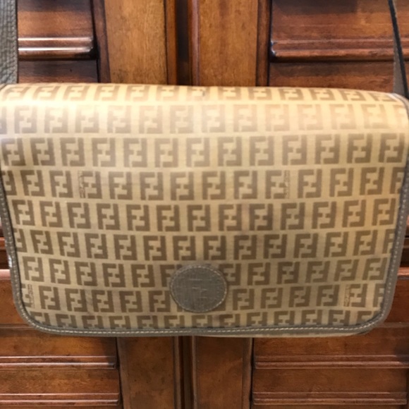 Fendi Handbags - 🔴💯FENDI VINTAGE HANDBAG.